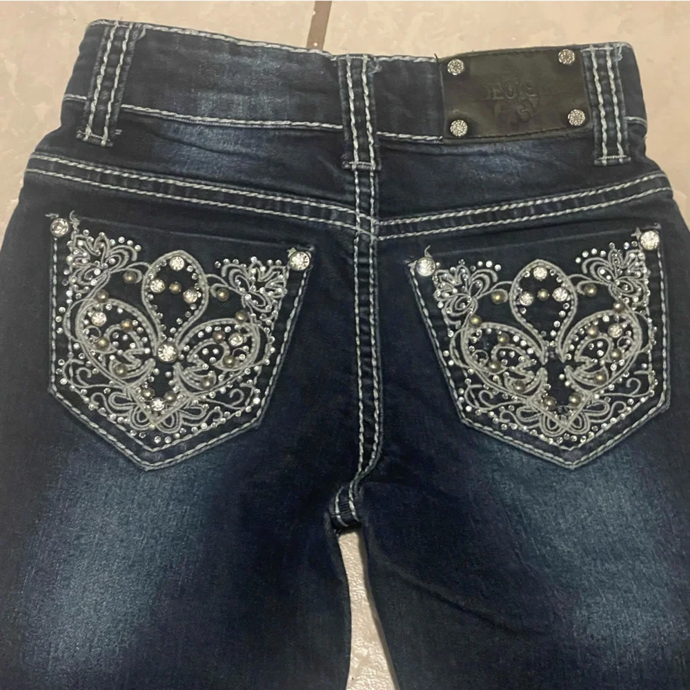 Rodeo Girl Embroidered Dark Wash Straight Adjustable Waist Capri‎ Jeans Size 6